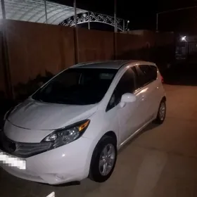 Nissan Versa 2015