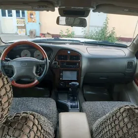 Infiniti QX4 1999