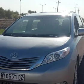 Toyota Sienna 2011