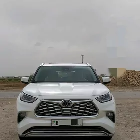 Toyota Highlander 2021