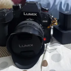 LUMIX GH6