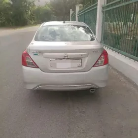 Nissan Versa 2012