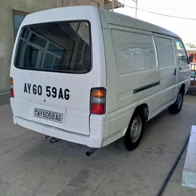 Toyota Hiace 2005