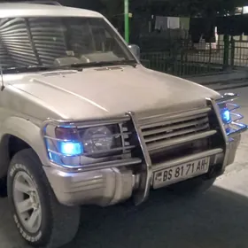 Mitsubishi Pajero 1993