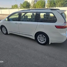 Toyota Sienna 2016