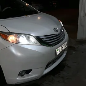 Toyota Sienna 2011