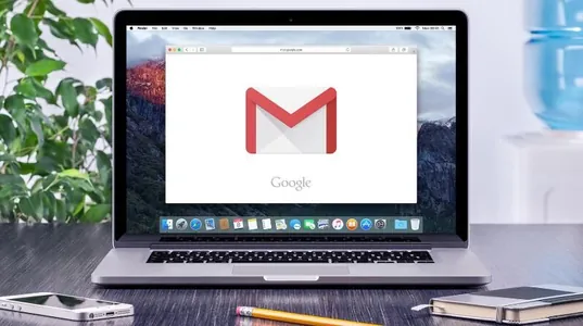 Google kompaniýasy Gmail üçin emeli aň täzelenmesini işe girizdi