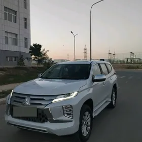 Mitsubishi Pajero 2020