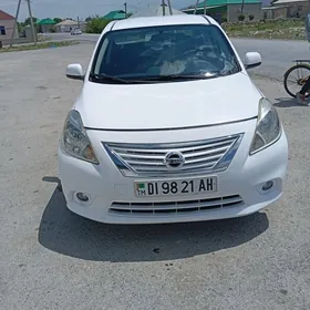 Nissan Versa 2011