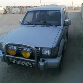 Mitsubishi Pajero 1992