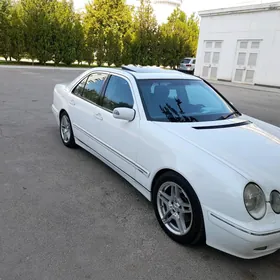 Mercedes-Benz E320 2001