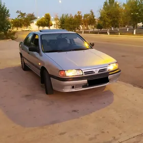 Nissan Primera 1993