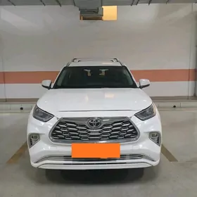 Toyota Highlander 2021