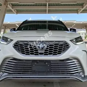 Toyota Highlander 2021