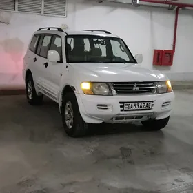 Mitsubishi Montero 2002