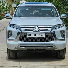 Mitsubishi Pajero 2020