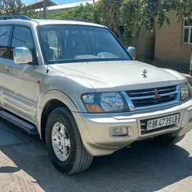 Mitsubishi Pajero 2001