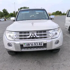 Mitsubishi Pajero 2009