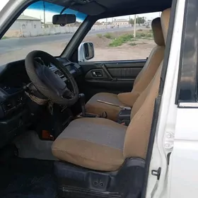 Mitsubishi Pajero 1995