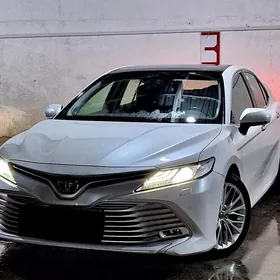 Toyota Camry 2019