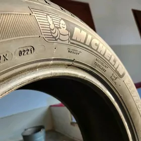 235/60/R17. MICHELIN SIENNA