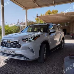 Toyota Highlander 2021