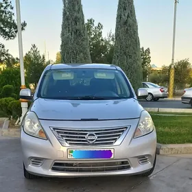 Nissan Versa 2012