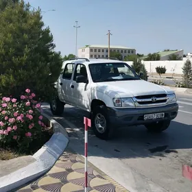 Toyota Hilux 2004