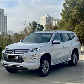 Mitsubishi Pajero 2020