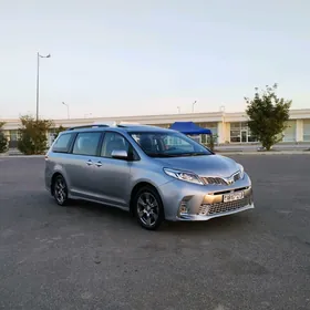 Toyota Sienna 2018