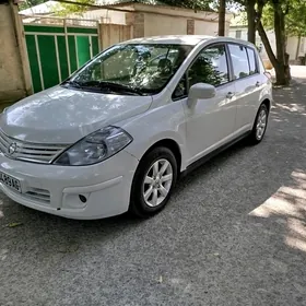 Nissan Tiida 2011