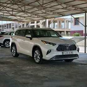 Toyota Highlander 2021