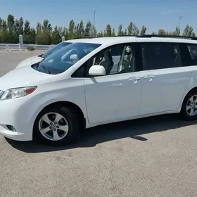 Toyota Sienna 2011