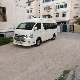 Toyota Hiace 2013