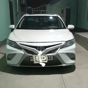 Toyota Camry 2018