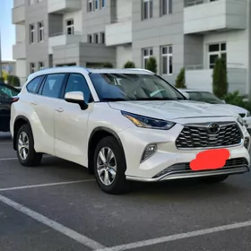 Toyota Highlander 2021