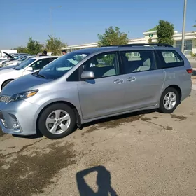 Toyota Sienna 2019