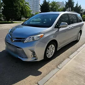 Toyota Sienna 2019