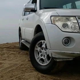 Mitsubishi Pajero 2008