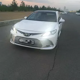 Toyota Camry 2021