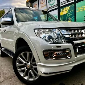 Mitsubishi Pajero 2015