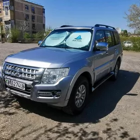 Mitsubishi Pajero 2015