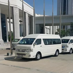 Toyota Hiace 2013