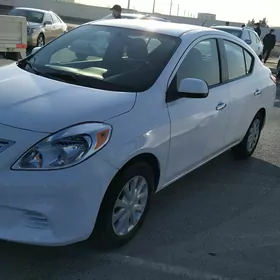 Nissan Versa 2012