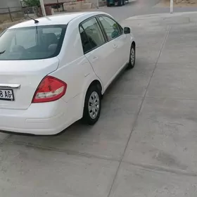 Nissan Versa 2010