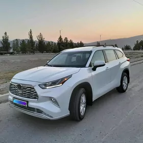 Toyota Highlander 2021