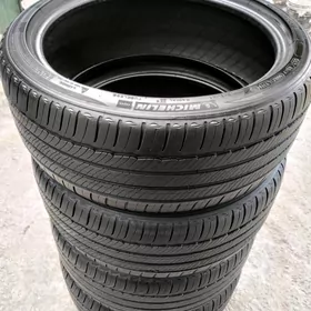 235 40 19 Michelin