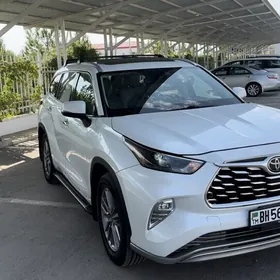 Toyota Highlander 2021