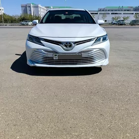 Toyota Camry 2019