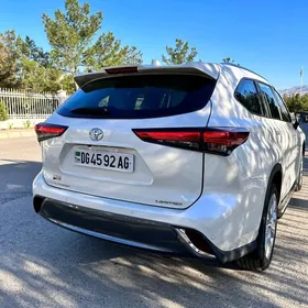 Toyota Highlander 2021